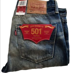 NWT Men’s Levi 501 Taper 33x32